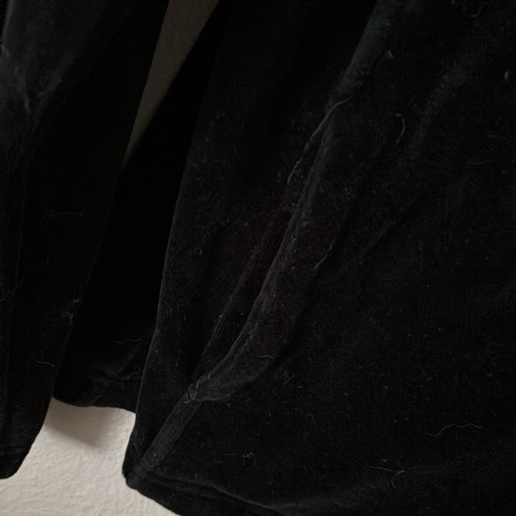 Onque Casuals Women’s Velour Snowflake Winter Cold Full Zip, Black/Gold, Large - Picture 5 of 7